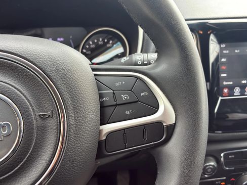 Used 2021 Jeep Compass Latitude FWD image 27