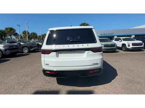 Used 2024 Jeep Wagoneer Series II w/ Flexible Seating Group image 3