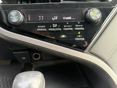 Used 2021 Toyota Camry SE FWD image 27