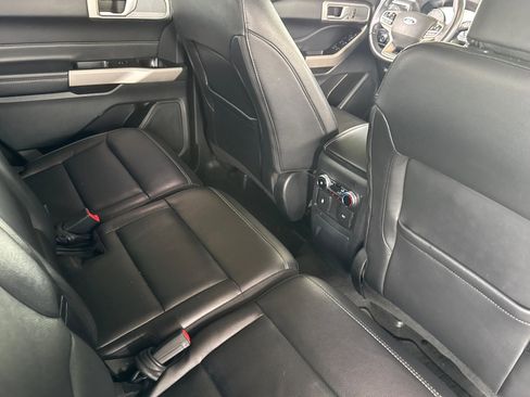 Used 2023 Ford Explorer Limited image 19