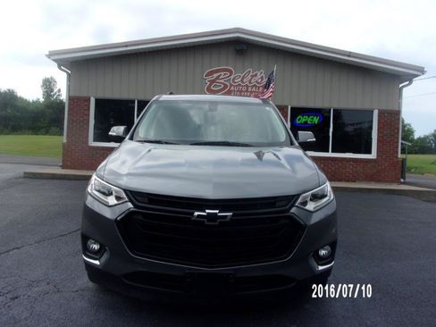 Used 2020 Chevrolet Traverse LT w/ LPO, Black Accent Package AWD/4WD image 2