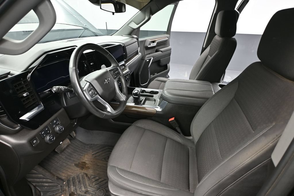 Used 2024 Chevrolet Silverado 1500 RST AWD/4WD image 17