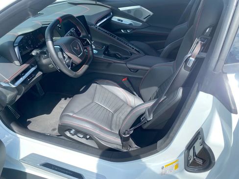 Used 2021 Chevrolet Corvette Stingray Premium Cpe w/ Z51 Performance Package image 7