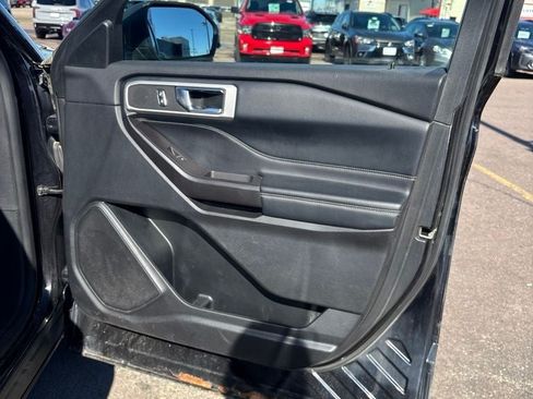 Used 2020 Ford Explorer XLT w/ Equipment Group 202A AWD/4WD image 28