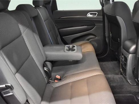 Used 2018 Jeep Grand Cherokee Laredo image 19