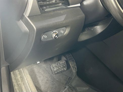 Used 2020 Chevrolet Traverse LT image 10