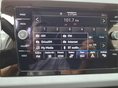 Used 2025 Volkswagen Jetta SE w/ Sunroof Package FWD image 7