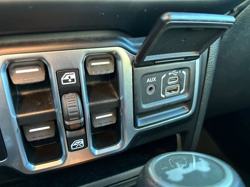 Used 2021 Jeep Wrangler Unlimited Sport image 30