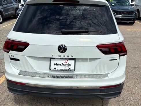 Used 2022 Volkswagen Tiguan SE w/ Panoramic Sunroof Package AWD/4WD image 6