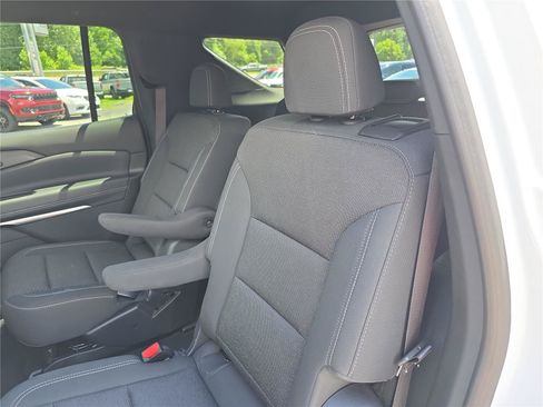 Used 2025 Chevrolet Traverse LT FWD image 14