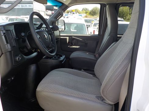 Used 2017 Chevrolet Express 3500 LT w/ LT Preferred Equipment Group RWD image 18