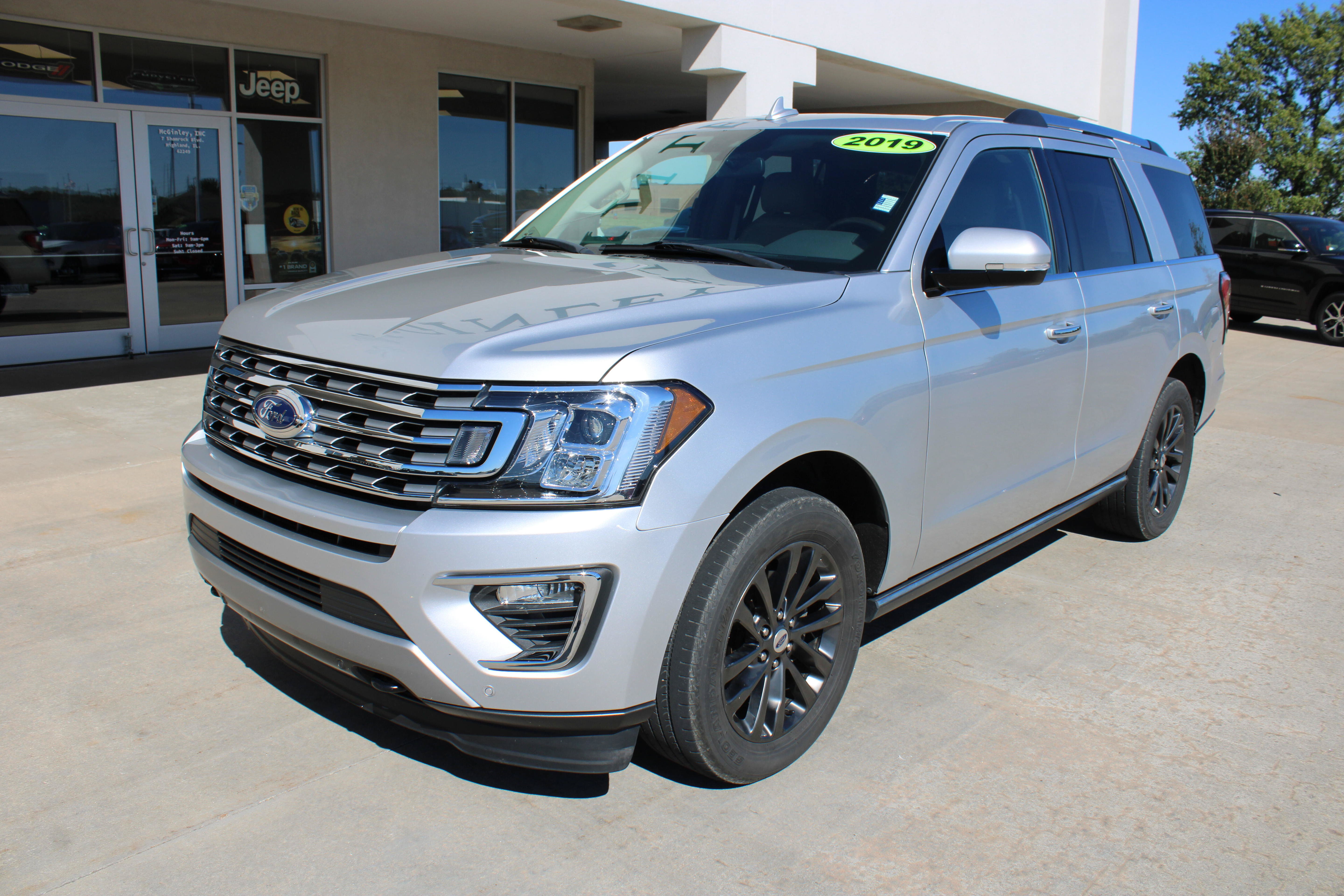 Used 2019 Ford Expedition Limited w/ Equipment Group 301A AWD/4WD image 2