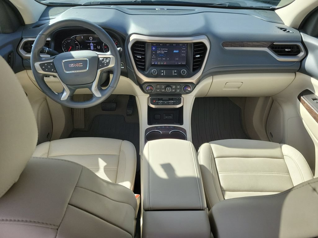 Used 2020 GMC Acadia Denali w/ Technology Package FWD image 17