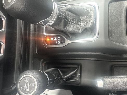 Used 2025 Jeep Wrangler Sahara image 25