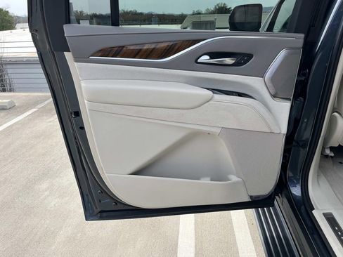 Used 2021 Cadillac Escalade ESV Sport Platinum image 19