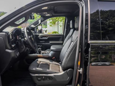 Used 2025 Chevrolet Silverado 1500 High Country w/ High Country Premium Package AWD/4WD image 27