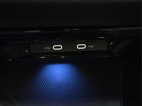 Used 2025 Volkswagen GTI SE FWD image 21