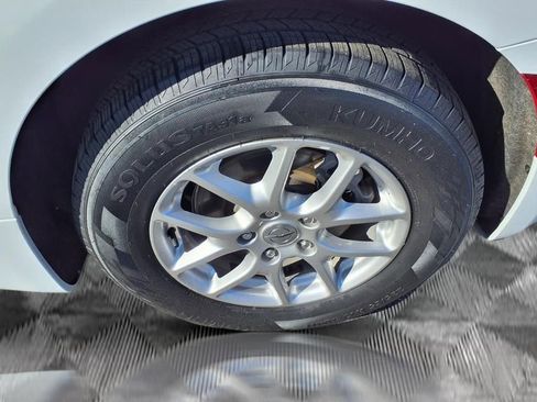 Used 2024 Chrysler Voyager LX image 20