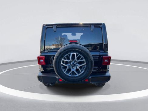 Used 2025 Jeep Wrangler Sahara image 7
