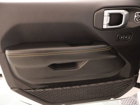 Used 2024 Jeep Wrangler Sahara image 15