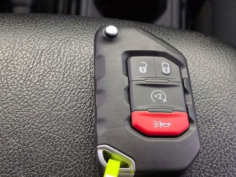 Used 2021 Jeep Gladiator Sport image 34