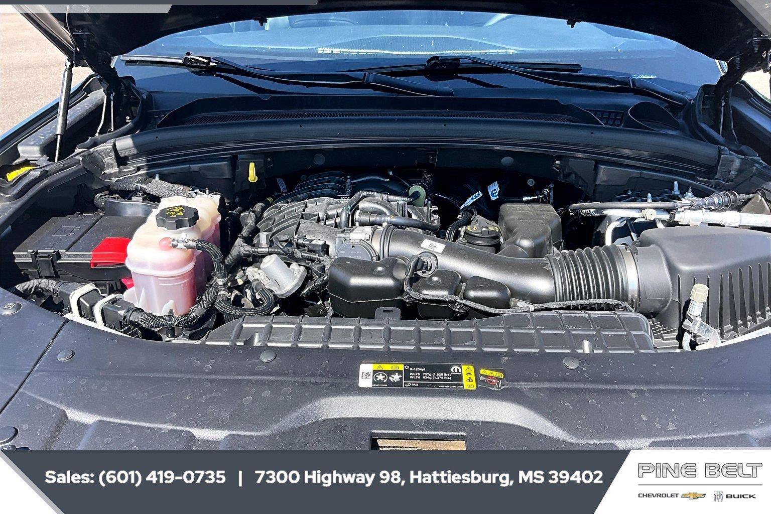 Used 2025 Jeep Grand Cherokee Altitude AWD/4WD image 8