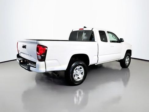 Certified 2021 Toyota Tacoma SR w/ SR Convenience Package AWD/4WD image 8