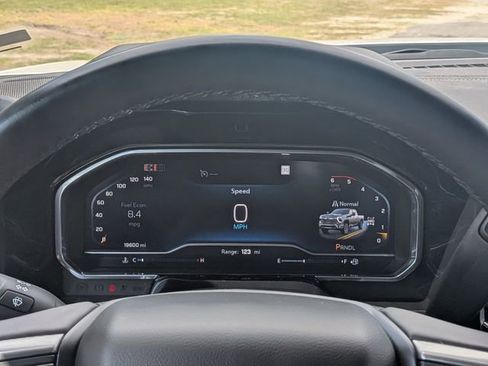 Used 2025 Chevrolet Silverado 2500 LT w/ Convenience Package image 31