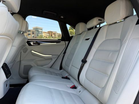 Certified 2023 Porsche Macan Turbo AWD/4WD image 29