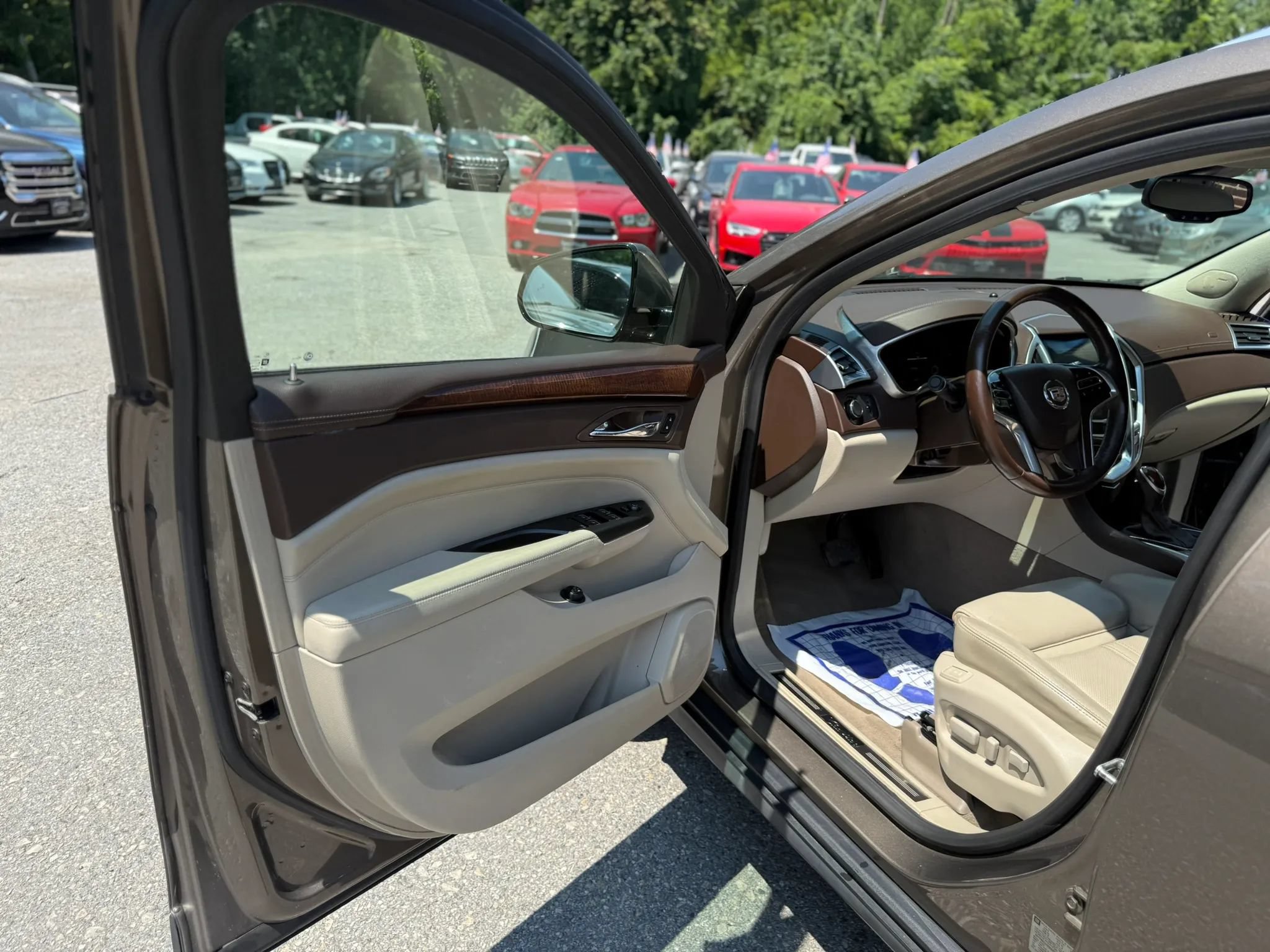 Used 2016 Cadillac SRX Luxury w/ Driver Awareness Package AWD/4WD image 12