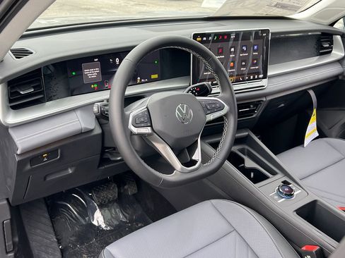 New 2026 Volkswagen Tiguan SE image 21