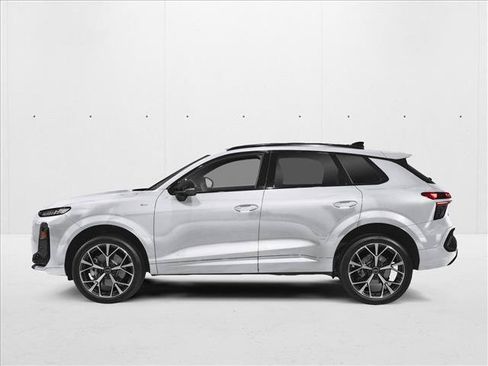 New 2026 Audi Q3 quattro 2.0T AWD/4WD image 2
