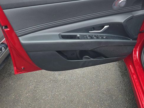 Used 2024 Hyundai Elantra SEL w/ Convenience Package image 8