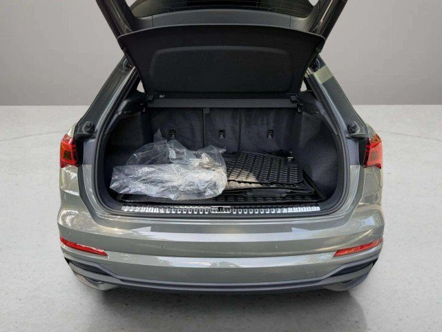 Certified 2025 Audi Q3 2.0T Premium w/ Convenience Package AWD/4WD image 33