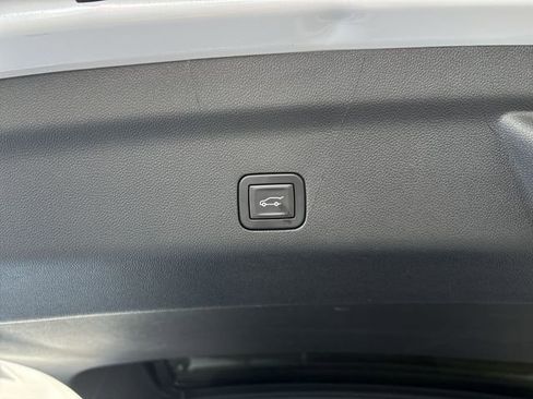 New 2025 Chevrolet Suburban Premier image 17