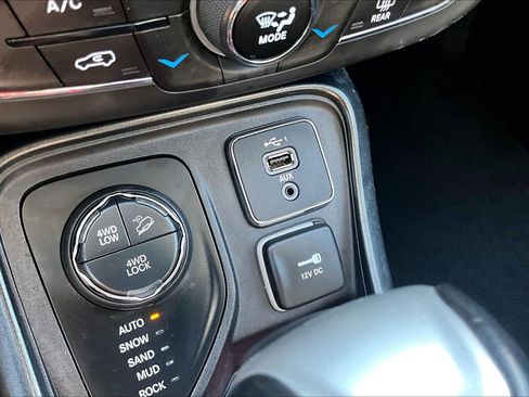 Used 2019 Jeep Compass Trailhawk image 32