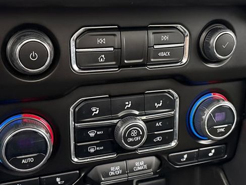 Used 2023 Chevrolet Tahoe Z71 w/ Luxury Package image 17