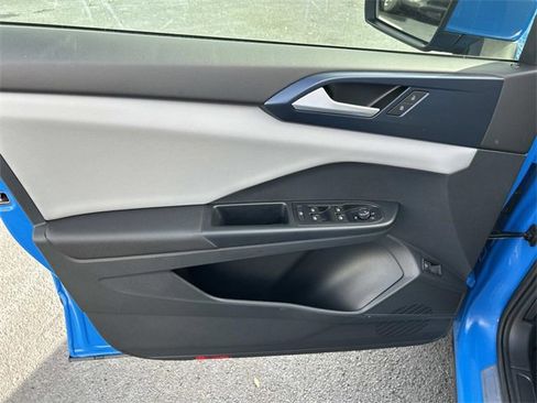 Used 2023 Volkswagen Taos SE image 21