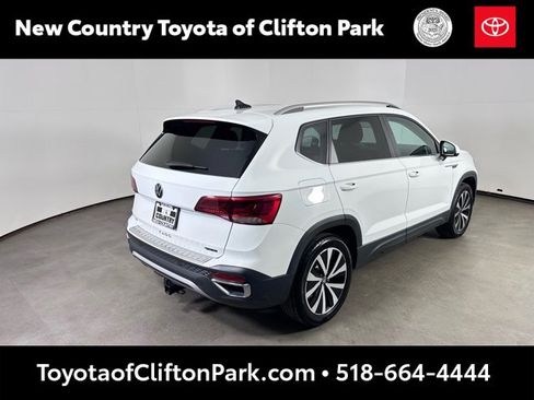 Used 2022 Volkswagen Taos SE image 3