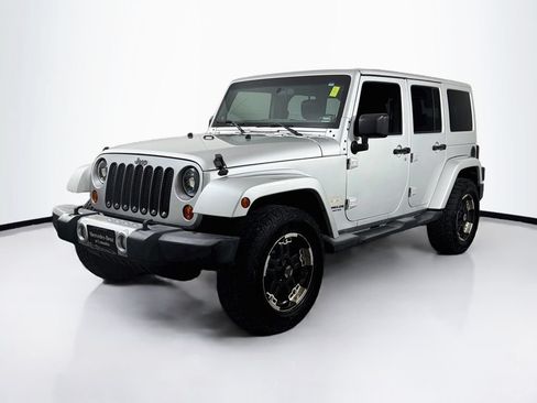 Used 2012 Jeep Wrangler Unlimited Sahara w/ Connectivity Group AWD/4WD image 3