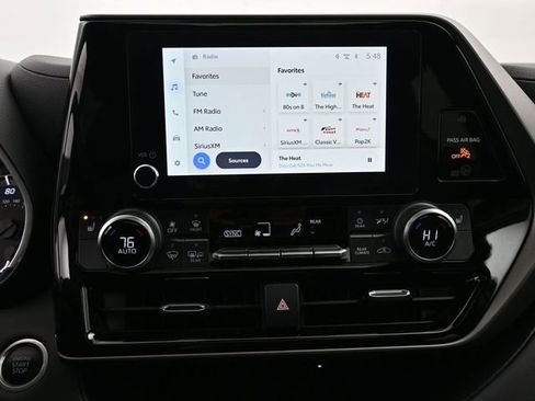 Certified 2024 Toyota Highlander XLE image 26