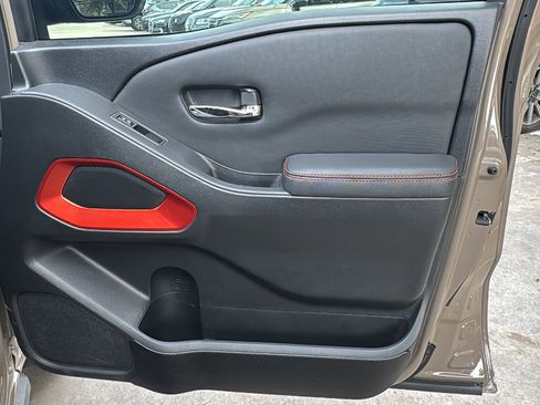 Used 2022 Nissan Frontier PRO-4X image 29