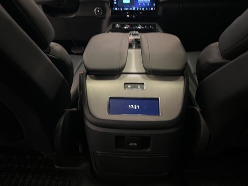 Used 2025 Lincoln Navigator L Reserve w/ Jet Appearance Package AWD/4WD image 32