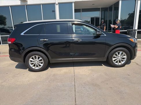 Used 2018 Kia Sorento FWD image 5