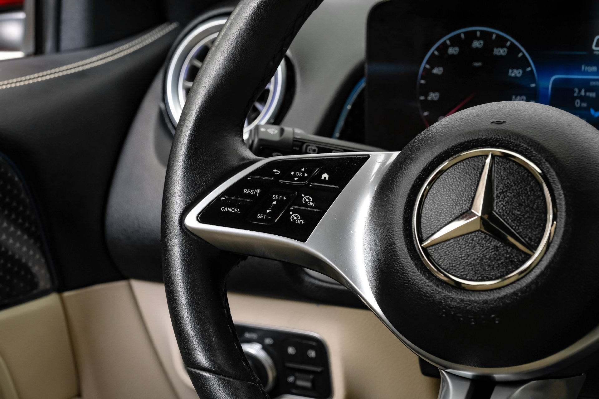 Used 2026 Mercedes-Benz GLB 250 w/ Exclusive Package image 21