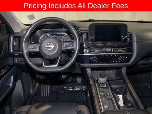 Used 2024 Nissan Pathfinder SL w/ SL Premium Package FWD image 7