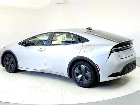 New 2026 Toyota Prius Plug-In Hybrid image 4