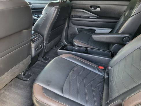 Certified 2024 Nissan Pathfinder Platinum AWD/4WD image 26