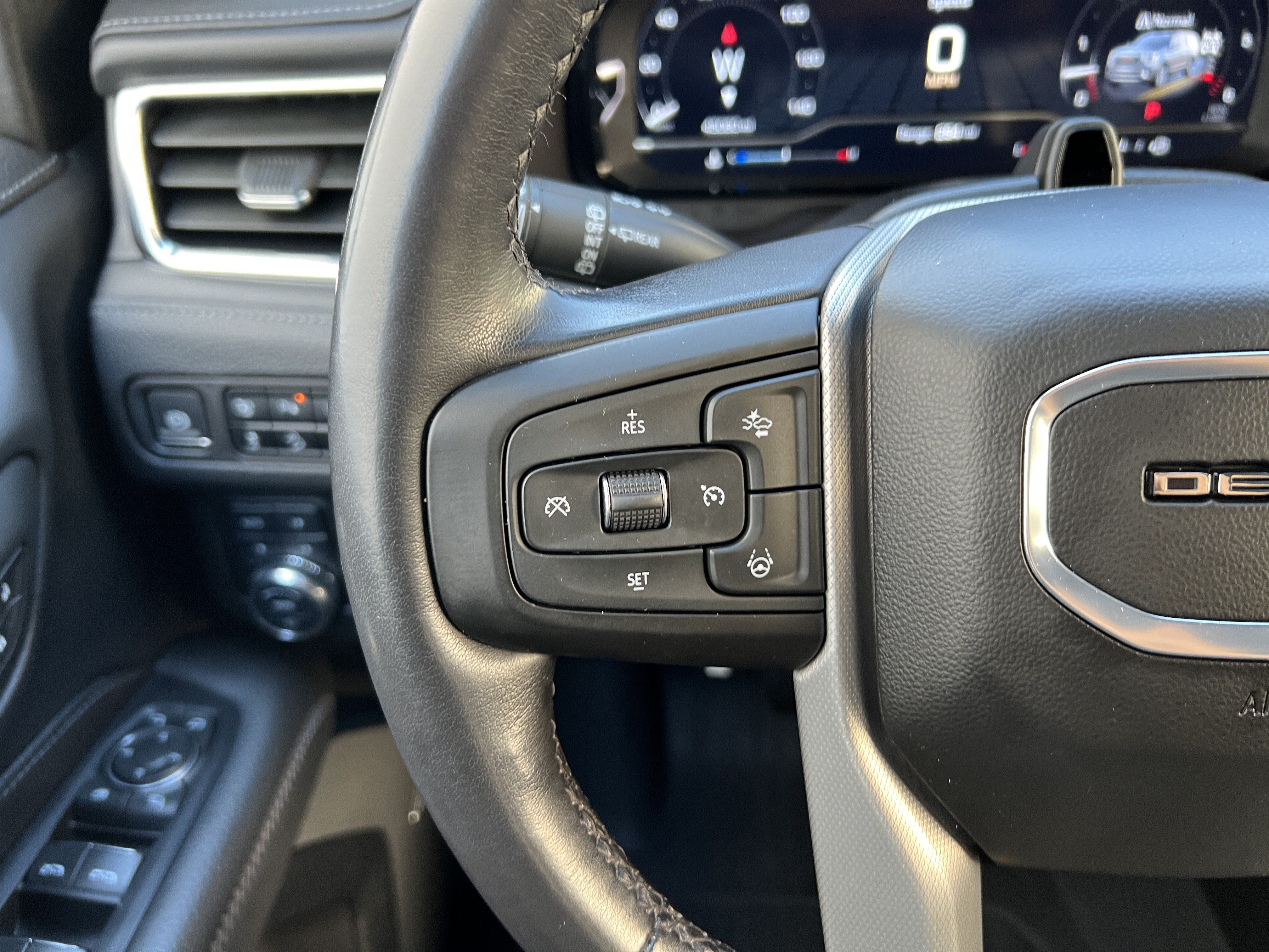 Used 2024 GMC Yukon Denali w/ Denali Reserve Package AWD/4WD image 32