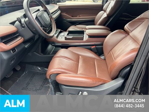Used 2025 Lincoln Navigator Reserve AWD/4WD image 10